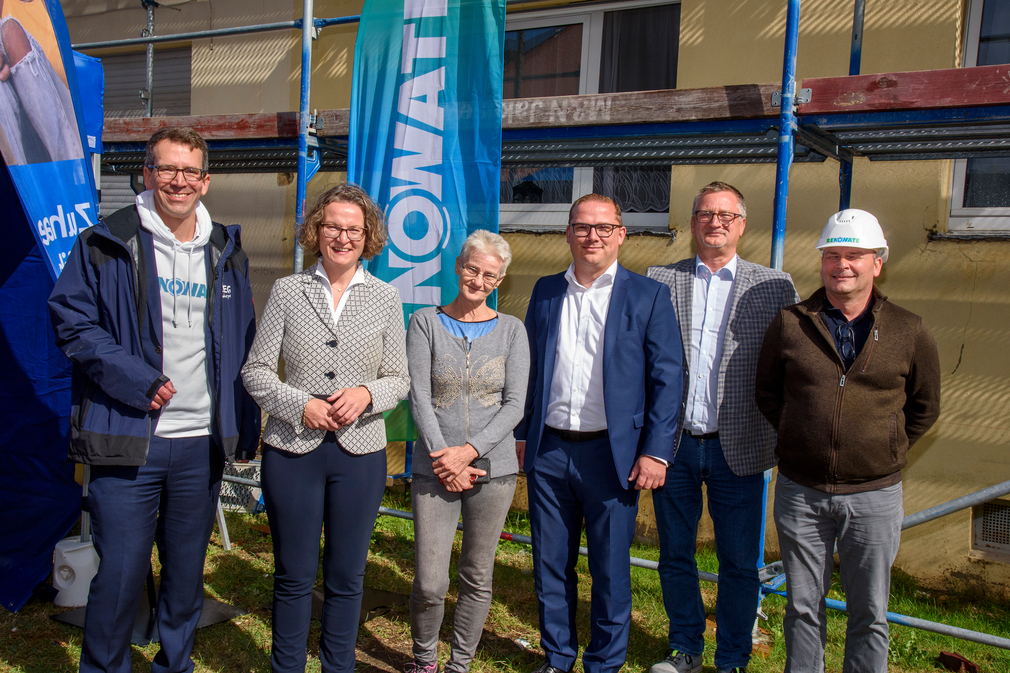 Bild 2 Gruppenfoto mit Ministerin Scharrenbach MG RENOWATE